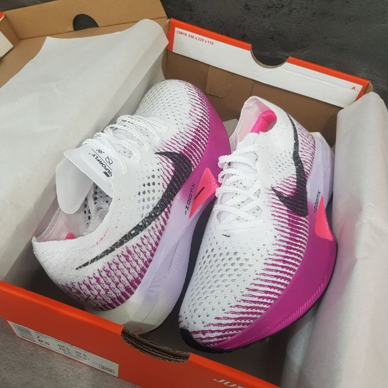 Sepatu running Nike zoom x vaporfly white vivid purple