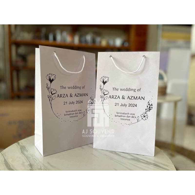 

PAPERBAG WAFER PUTIH SABLON/CUSTOM NAMA - UKURAN 15X8X25 - TAS KERTAS SOUVENIR ASUL ASUL PERNIKAHAN/BABYBORN/ULANG TAHUN/HAJI/ BAHAN KRAFT 125 GSM