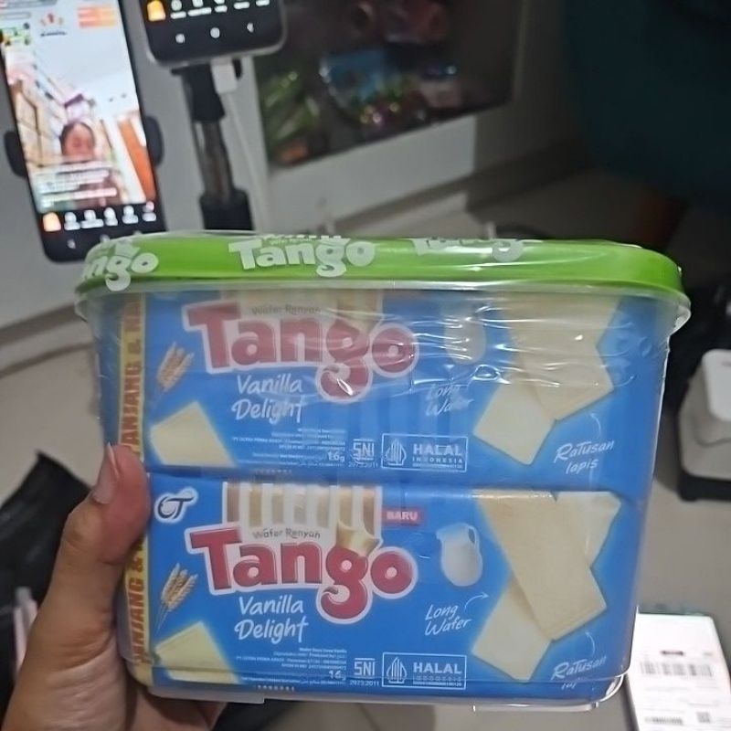 

Tango ( GRATIS TOPLES) Wafer Rasa Vanilla/ Coklat 16 GR X 20 PCS