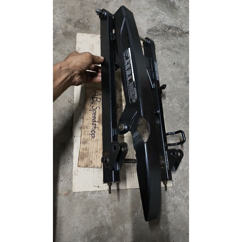 swing arm supra x 125 helm in lengan ayun sasis belakang supra x 125 helm in original