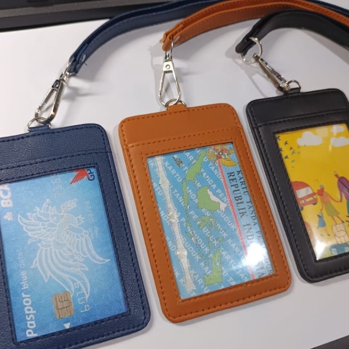 

FG2 GANTUNGAN ID CARD KULIT SINTETIS 3 SLOT KARTU DENGAN TALI