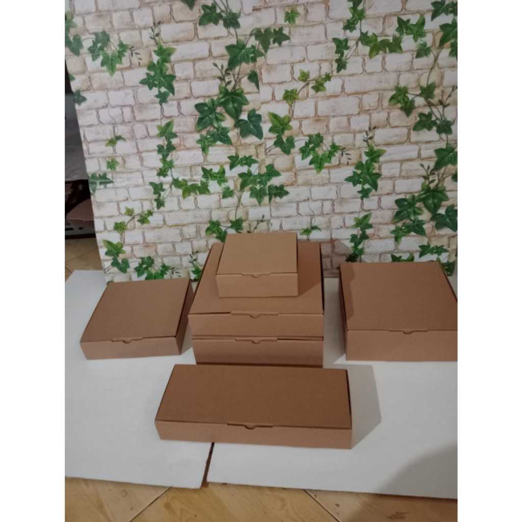 

Kardus uk. 44 x 35 x 7 cm....Die Cut karton box untuk Kotak Aksesoris dll model box pizza