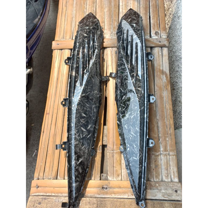 SAMBUNGAN BODY SAMPING VARIO 110 FI KARBON FORGET
