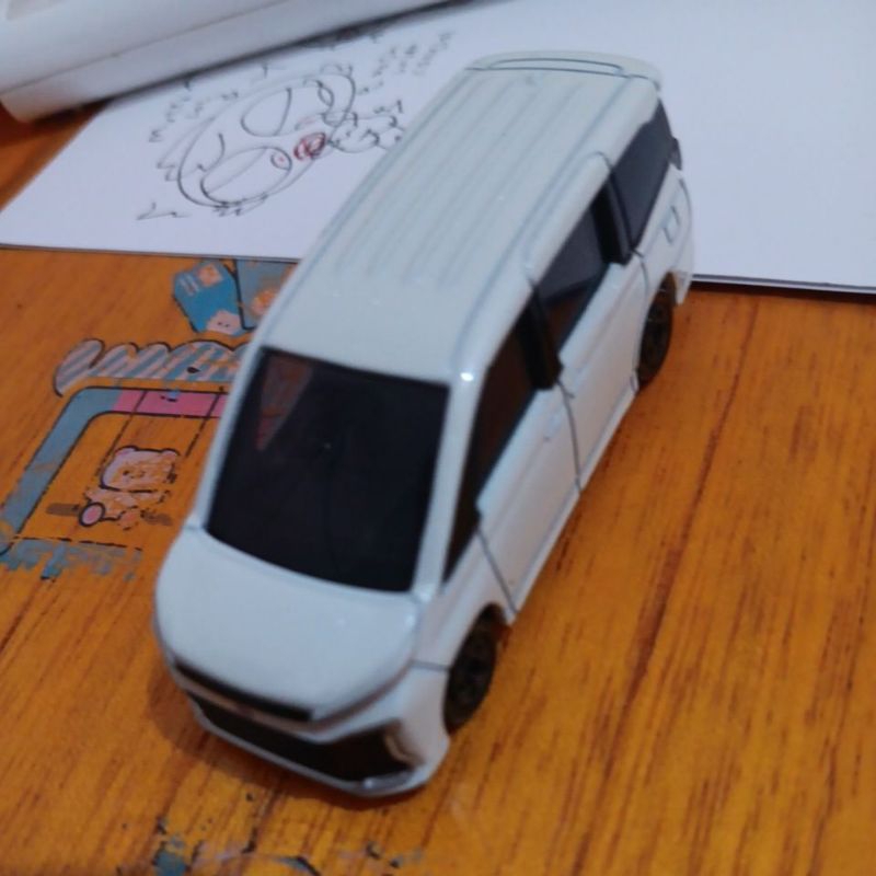 Tomica bekas Toyota voxy tanpa box