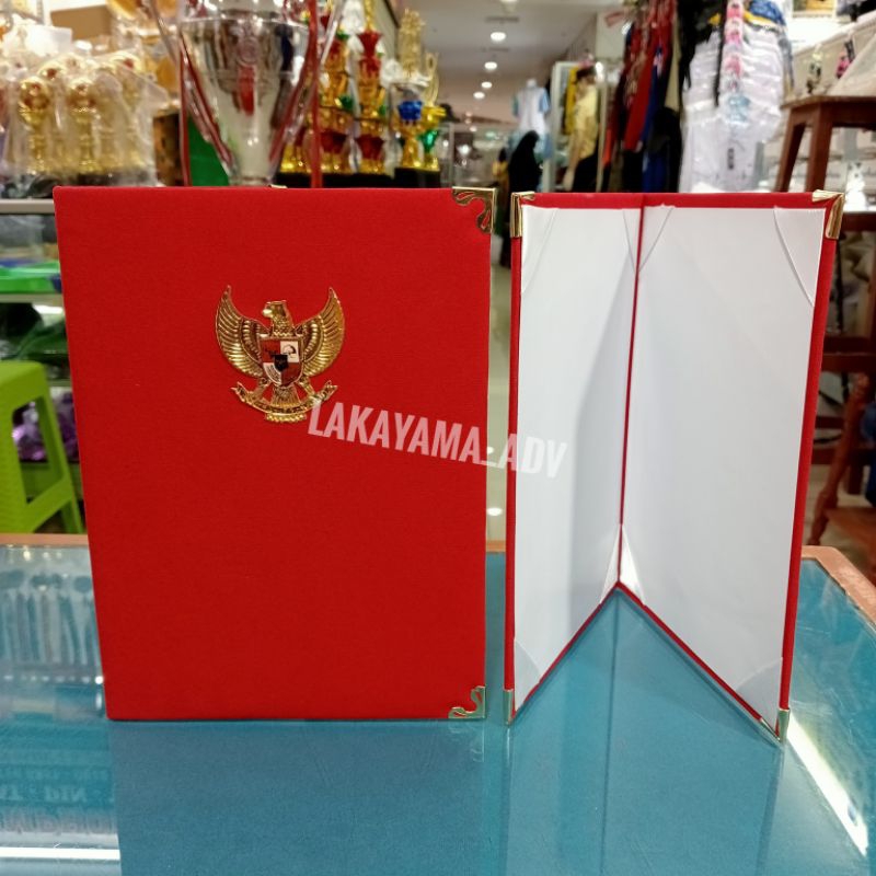 

map beludru warna merah ukuran A5 plus Garuda coating