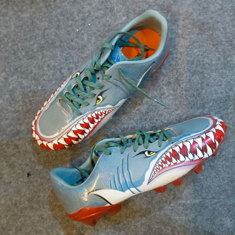 Sepatu Bola Ortuseight Requin Second Size 40