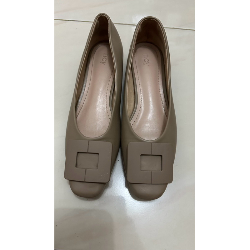 sepatu kerja warna taupe