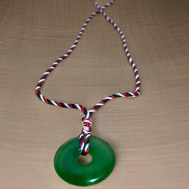 Kalung Tridatu Dengan Bandul Giok Hijau