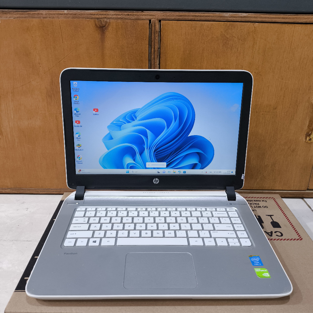 HP Pavilion 14, Core i5-4210U, Ram 4 GB / 750GB, #Dualvga, Lengkap, White Silver