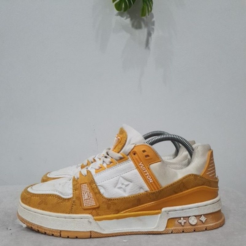 Sepatu sneakers second merk LV Trainer
