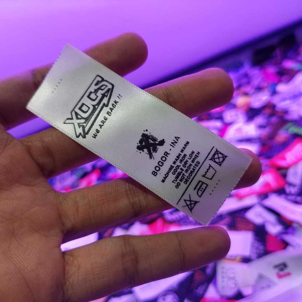 

Label Satin Import Dasar Putih/Proses Sablon/Label Design Sendiri/Label Baju Costum/Label Costum