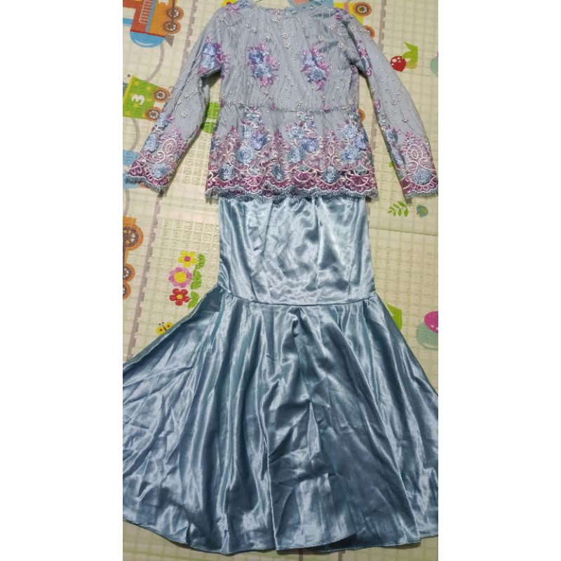 Kebaya dress wisuda preloved atasan dan rok duyung biru