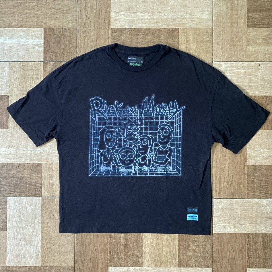 Kaos / T-Shirt Bershka Rick and Morty size S fit L Boxy