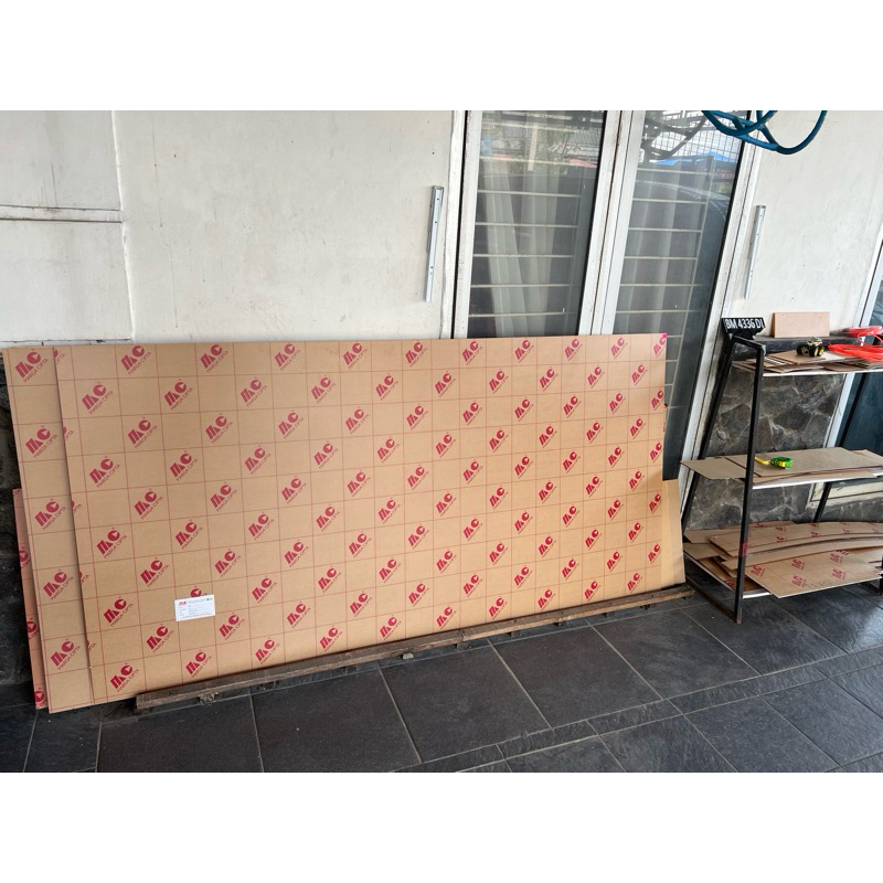

akrilik putih susu 3mm 100x60