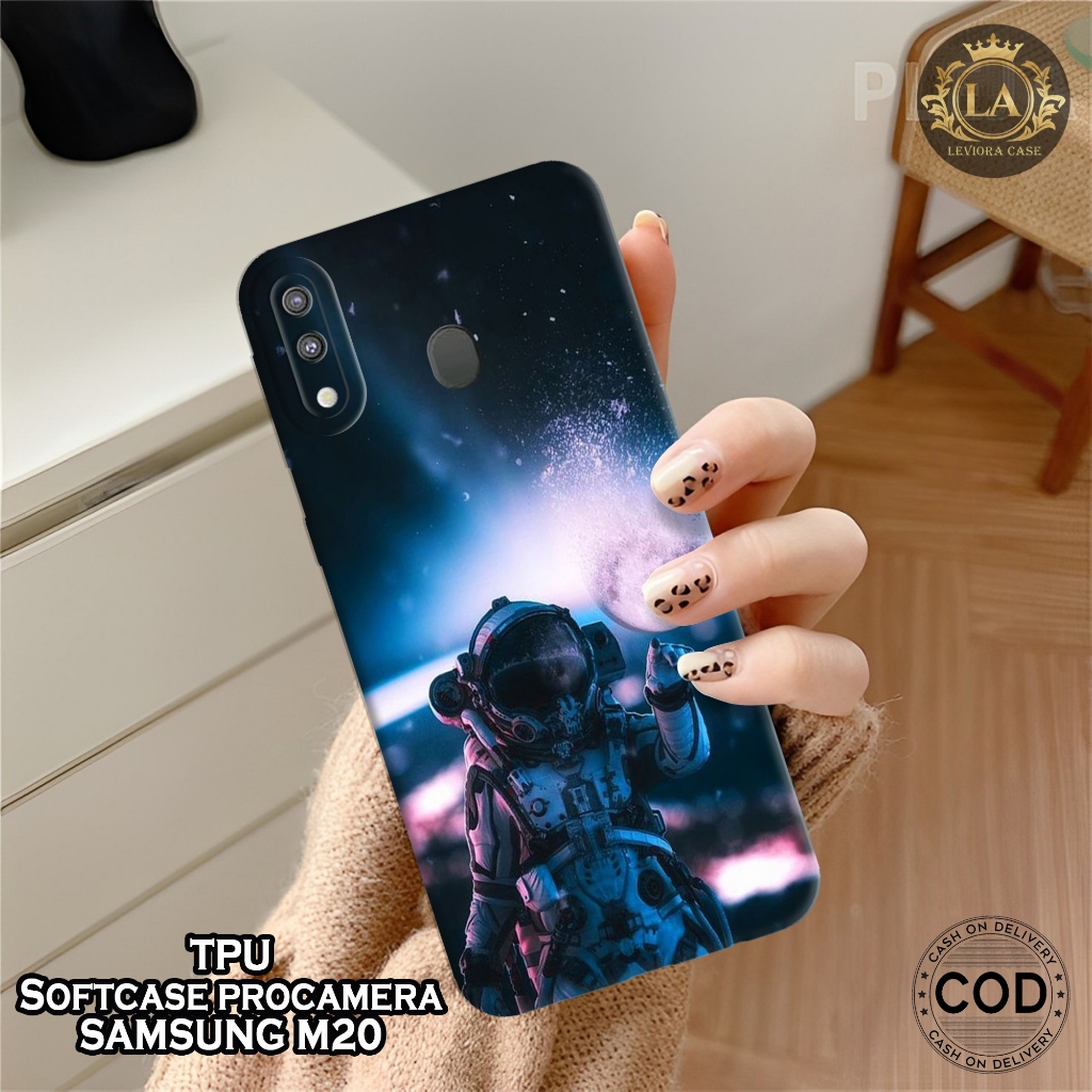 Case Samsung M20 Terbaru  - Leviora Case - Fashion Case Astronot - Softcase Samsung M20 - Case Pro C