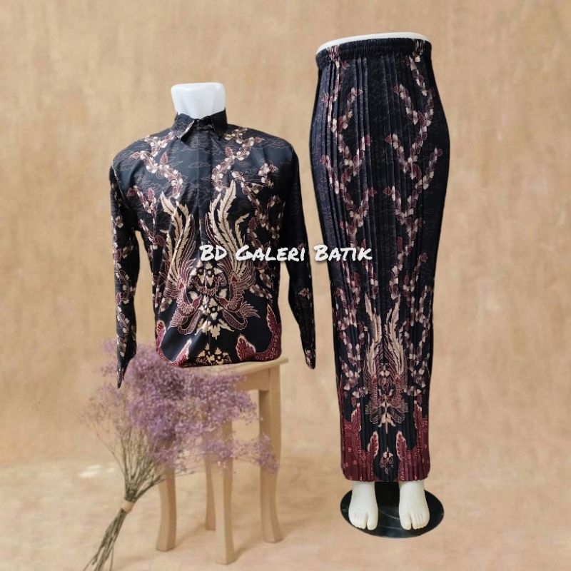 Baju Couple Kemeja Batik dan Rok Plisket Batik Jalarubi Maroon Kemeja Batik Lengan Panjang