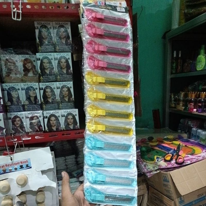 

cutter / kater renteng besar isi 12 pch