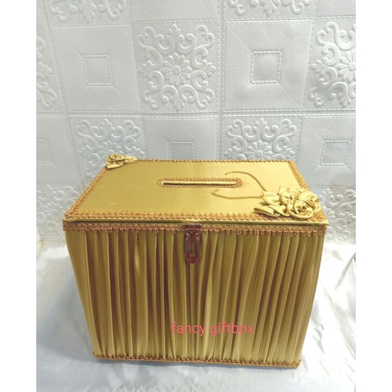 

Langka kotak angpao bahan kayu