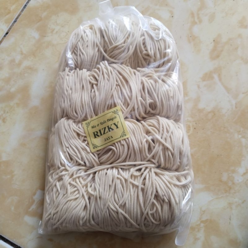 

Mie telur 1kg untuk Mie pedas isi 12 gulung