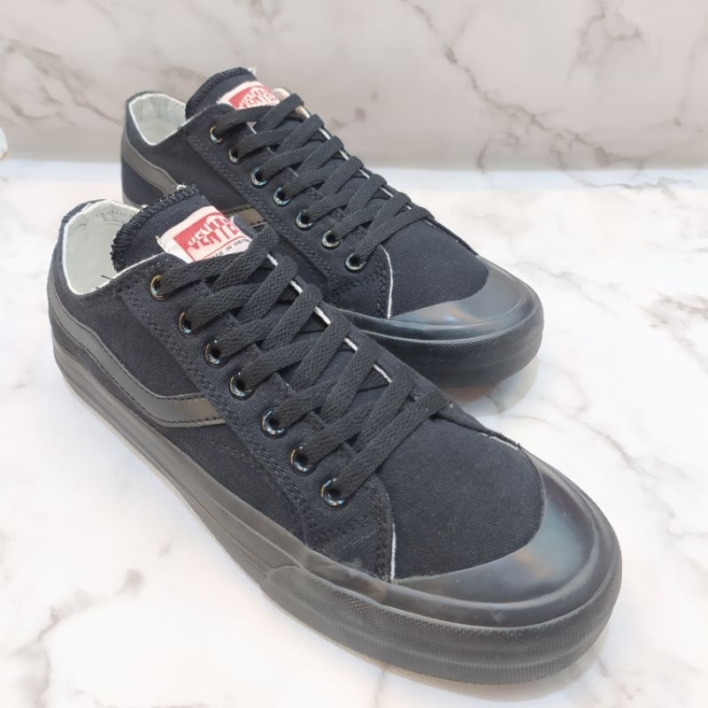 Sepatu Ventela Public Low Hitam Polos Local Brand