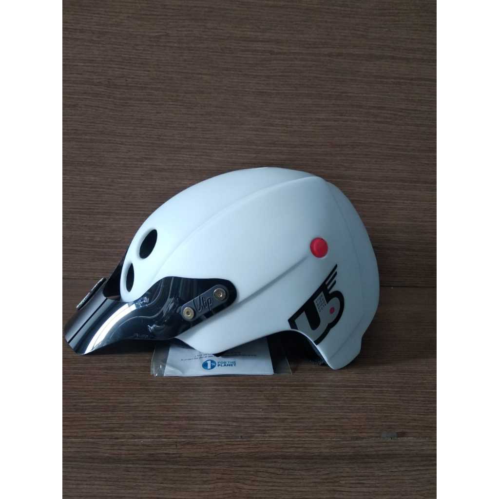 Helmet sepeda merk Urge Enduro O matic black dan White
