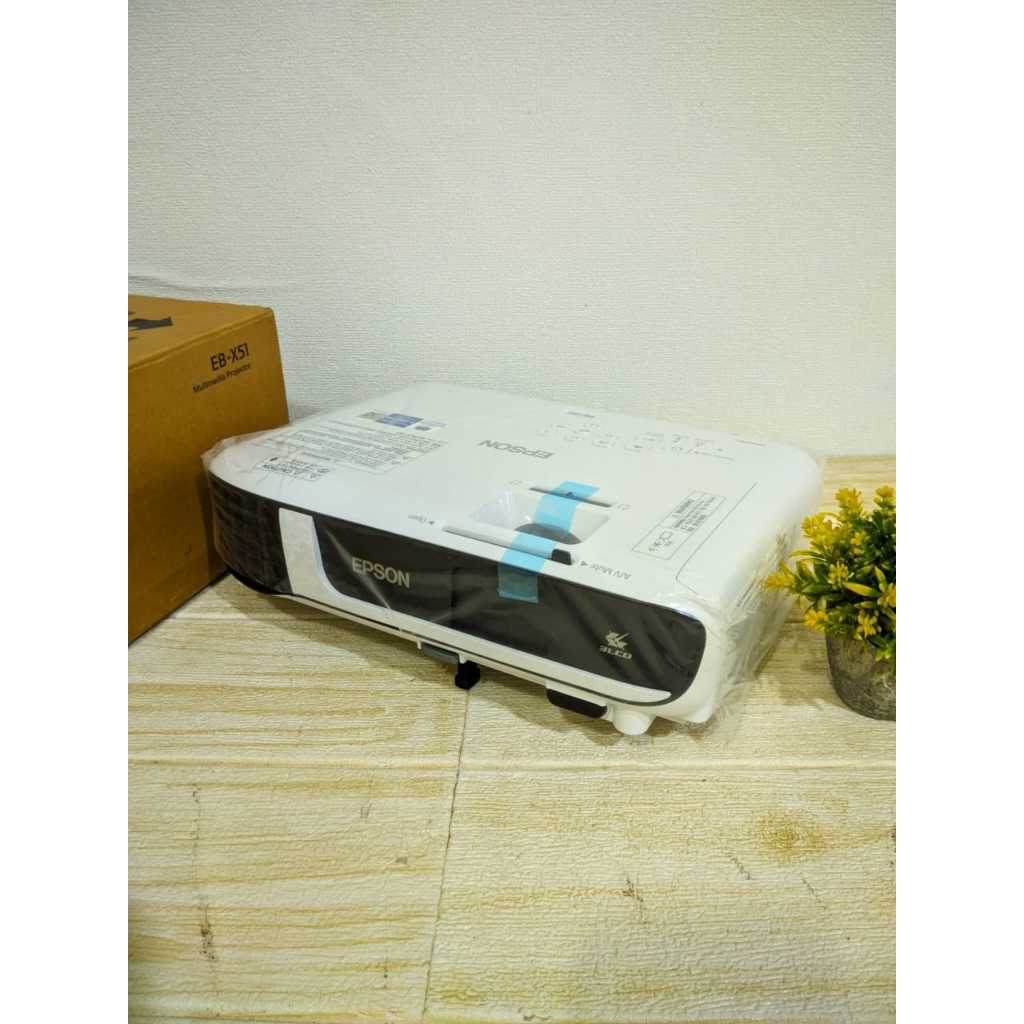 PROMO PROYEKTOR NEW EPSON EB-X51 3.800 LUMENS RESOLUSI XGA 3LCD KONTRAS 16.000:1 LAMPU 0 JAM