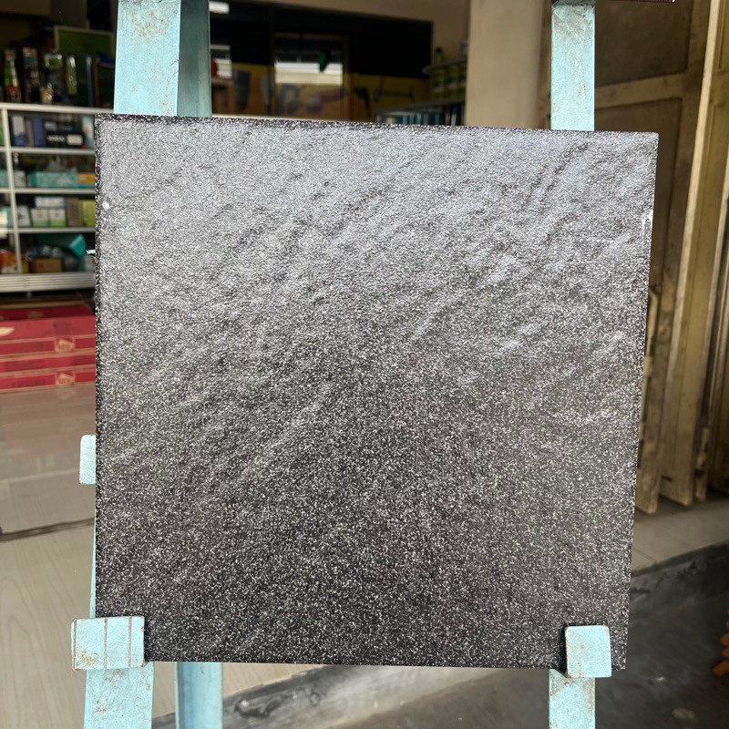 Lantai Keramik Kasar / Keramik Kamar Mandi Matt Impresso Rocky Black 30 x 30 KW A