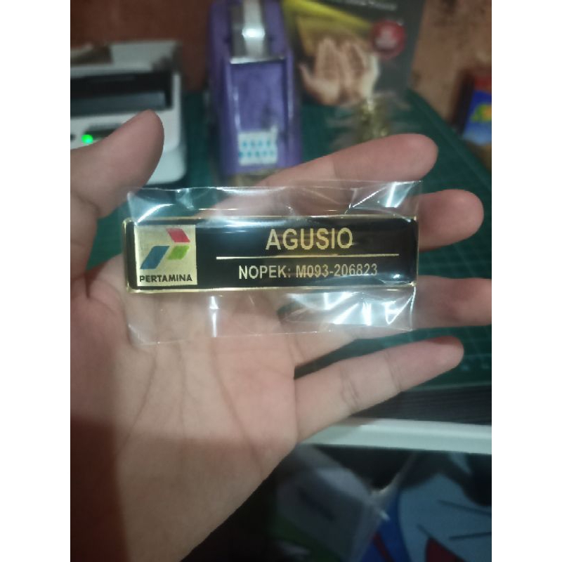 

nama dada gold / nametag gold / nama dada tulisan emas / nametag gold magnet