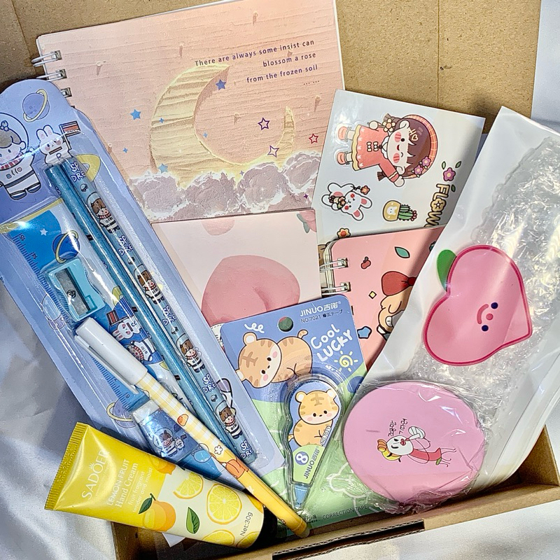 

Giftbox/Hadiah/Hampers Alat tulis lengkap aestetik untuk anak sekolah 9 in 1