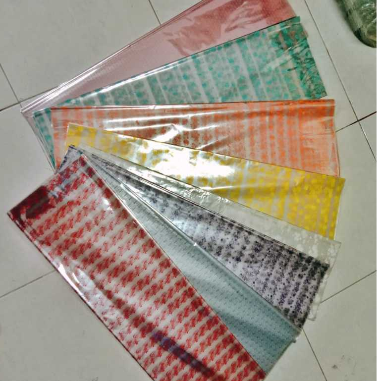 

PLASTIK KADO PARCELL UK 75 X 90 JUMBO 1 PACK ISI 50 LEMBAR