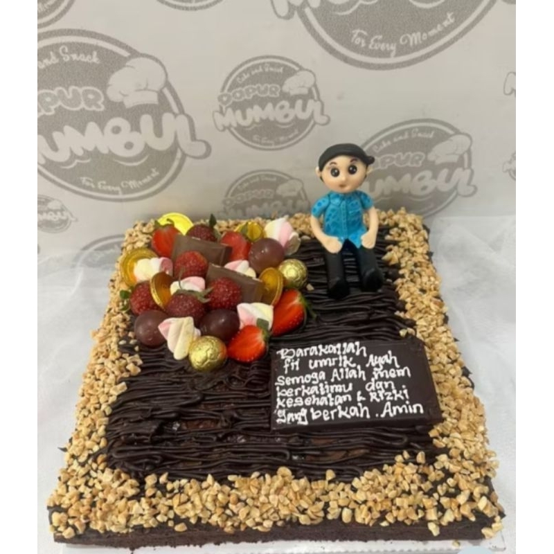 

fudgy brownies + figure fondant