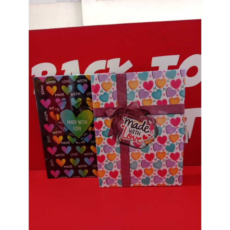 

HC A6 W/Box+Ornament