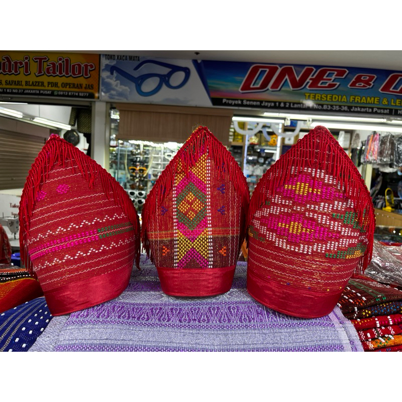 Topi ragihotang sirara topi sadum etnik batak warna warni dan polos Sortopi laki laki rumbai merah
