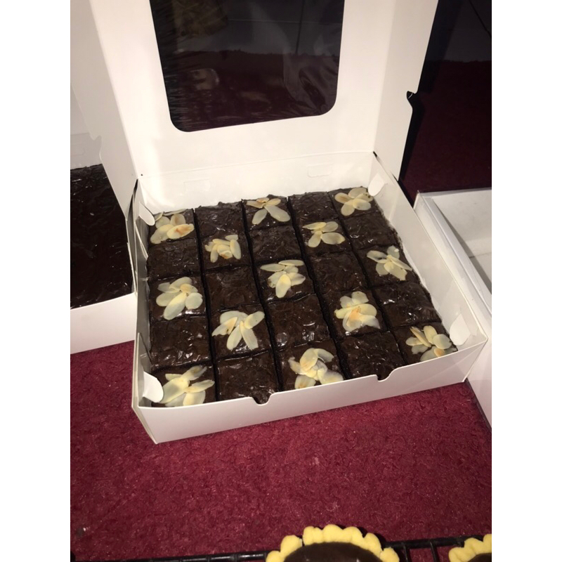 

FUDGY BROWNIES/ BROWNIES CHOCO/BROWNIES RED VELVET