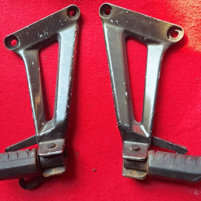 Dudukan footstep Belakang CBR 150 OLD Minerva