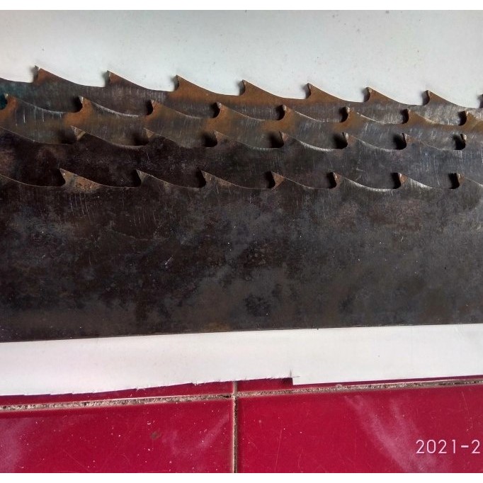 Gergaji Selendang bekas potongan