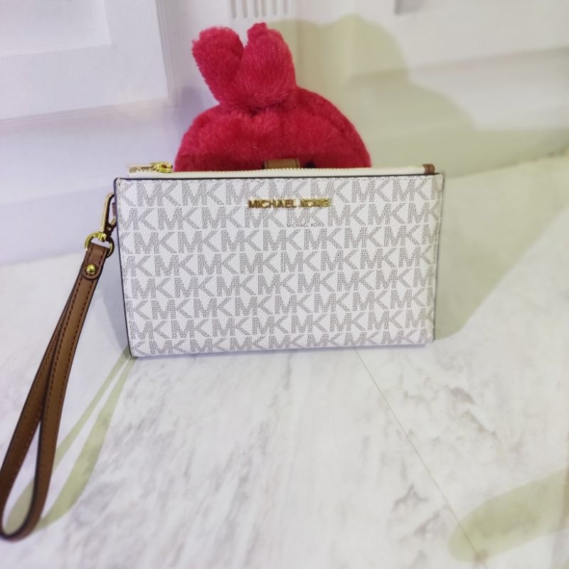 Dompet MK Jet set Travel Double Zip Wrislet Vanilla