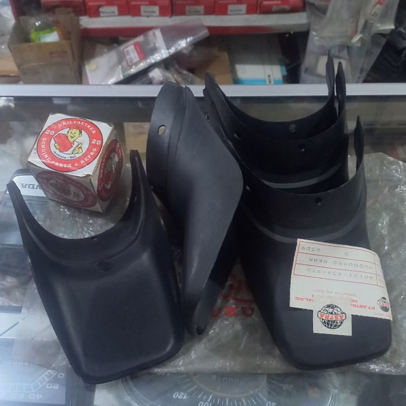 MUDGUARD BUNTUT CEPET KEPET AIR LAMPUR SPAKBOR BELAKANG HONDA GL100 GL125 CDI ORIGINAL 80121-439-970