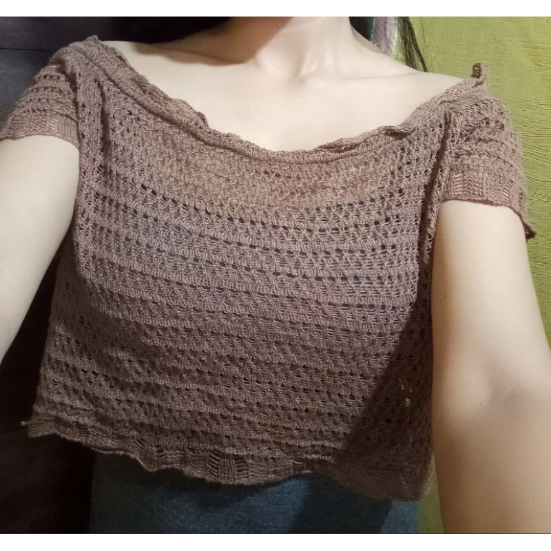 BAJU COKLAT CROP RAJUT/SABRINA RAJUT