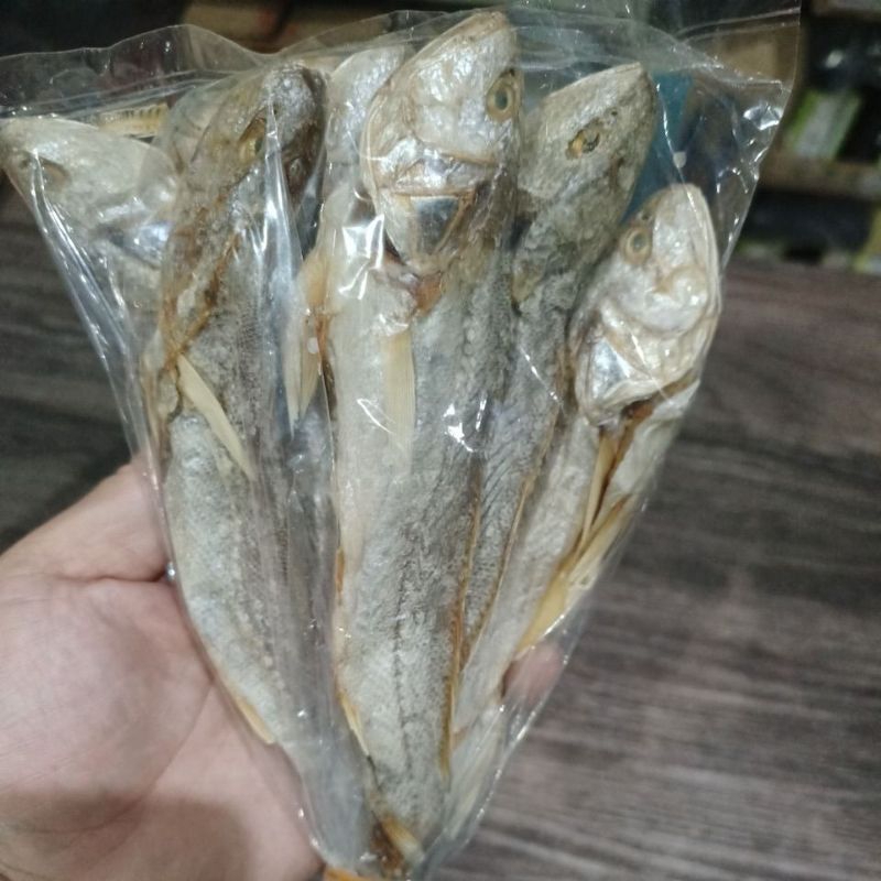 

Ikan Asin Samge Kepala Batu 250gram / Gulama Bagan kering dari Tuapa Riau