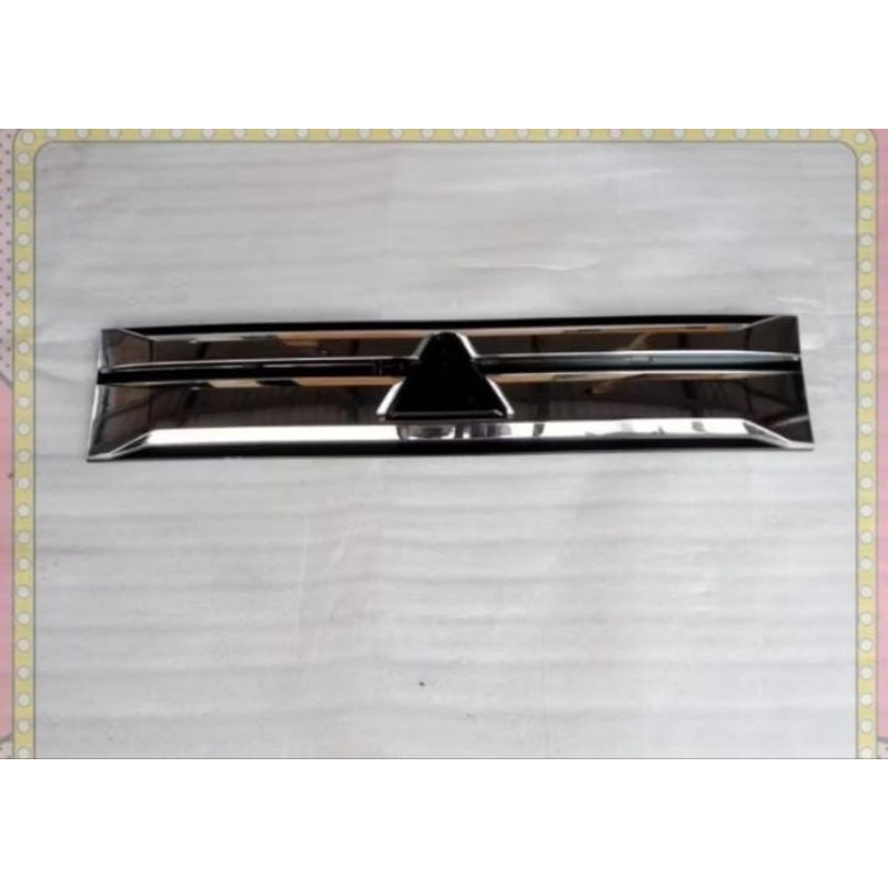 grile bemper depan Mitsubishi L300 2021 up original