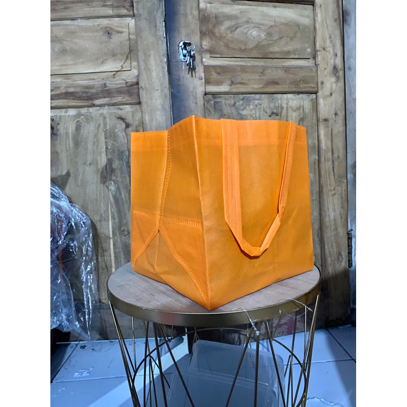 

TERLARIS!! (ISI 1 LUSIN) TAS HAJATAN SPUNBOND 22x22 CM TINGGI 28 CM / TAS HAJATAN / TAS SPUNBOND / TAS NASI BOX / TAS NASI KOTAK / TAS BELANJA GO GREEN