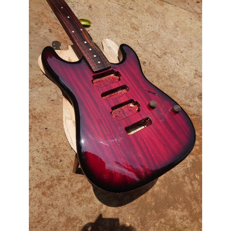 Body Gitar Custom Stratocaster