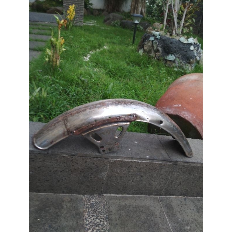 spakbor depan cb k5,gl100,cb100N original besi pnp ban besar