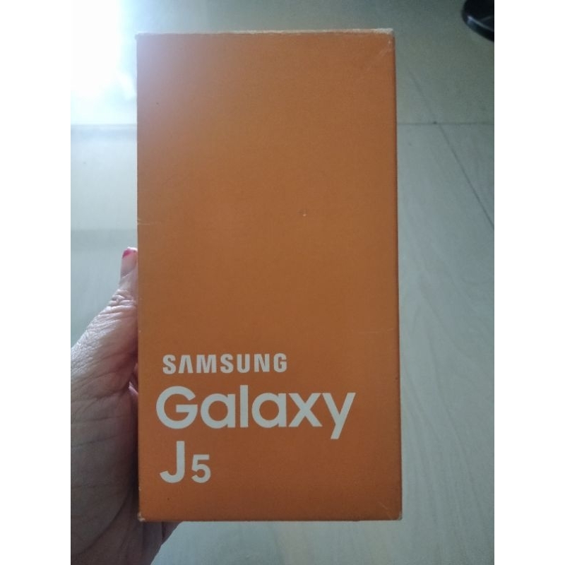 preloved - dus kosong bekas handphone Samsung galaxy j5, original box