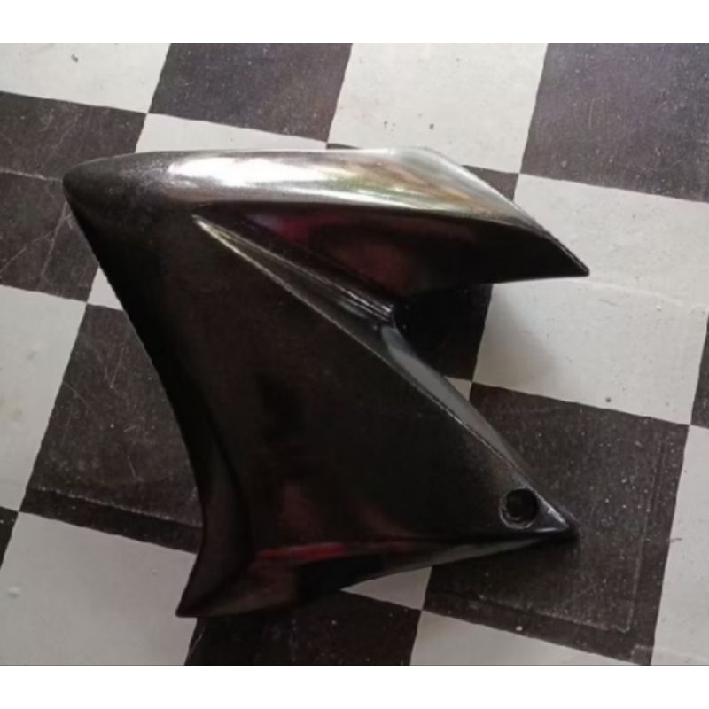 sayap tangki kiri Yamaha Vixion old second ori