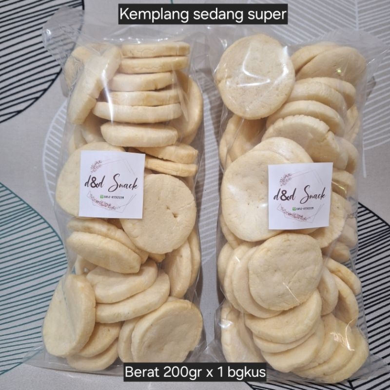 

Kemplang sedang super asli palembang. Kemplang ikan tenggiri. Berat 200gr