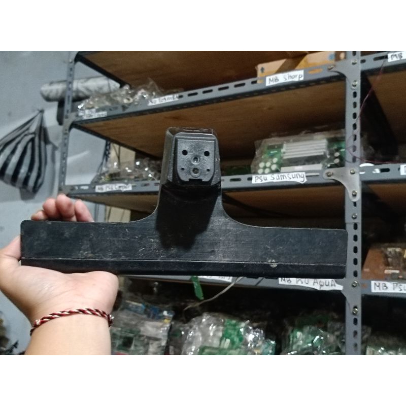 stand tv Ua24h4150ar kaki tv led samsung Ua24h4150