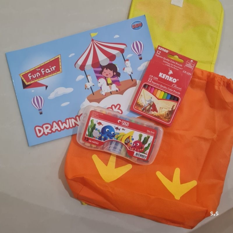 

Gift/ Paketan Anak Sekolah | Alat tulis Budget