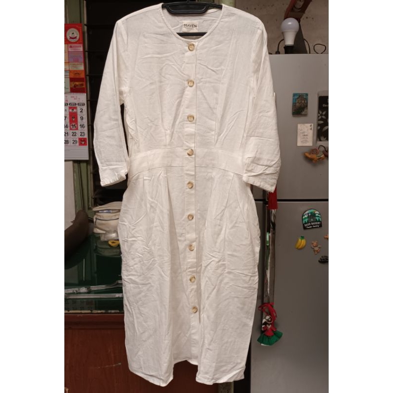 Dress Panjang warna Putih merk Maven Preloved